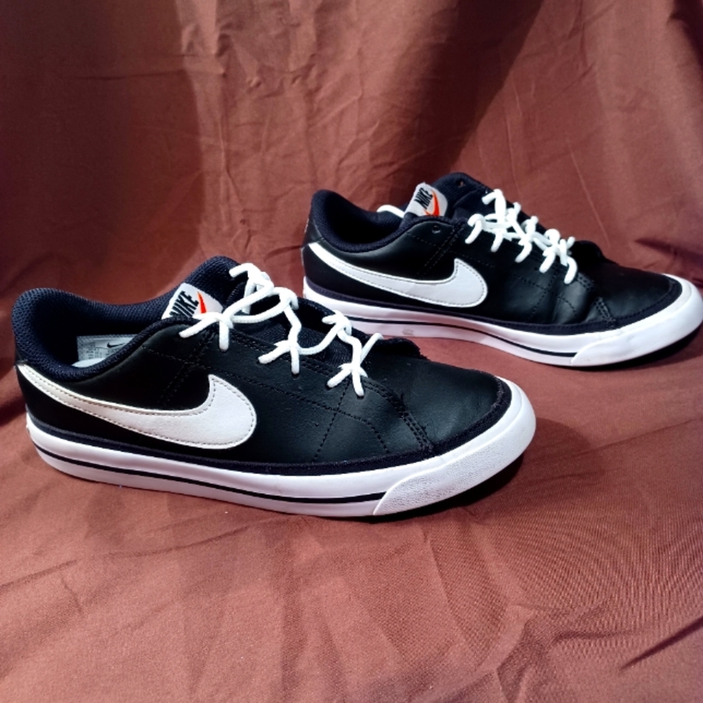 SZ 5 NIKE